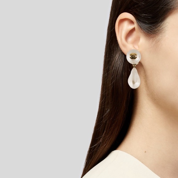 CHANEL Vintage Pearl CC Drop Clip On Earrings - Picture 4 of 6
